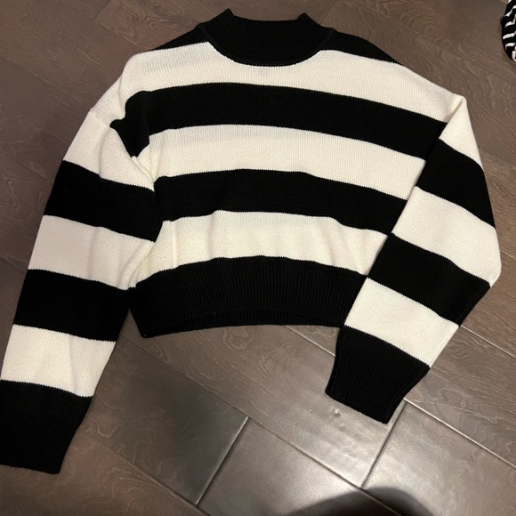 H&M black and white sweater size: S - Picture 1 of 3